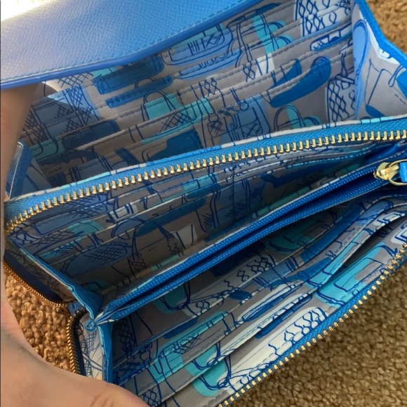 Vera Bradley purse! Practically new. Barely used - Picture 4 of 4